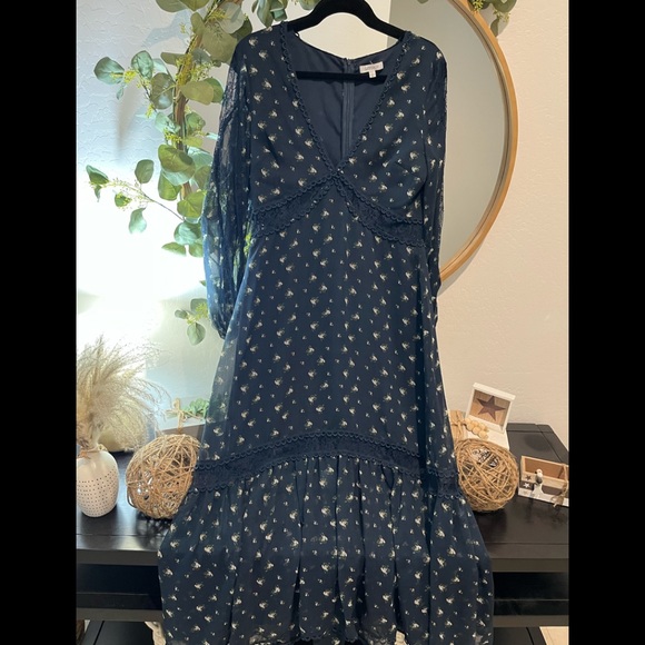 Dresses & Skirts - Navy floral Maxi dress sz large/medium
